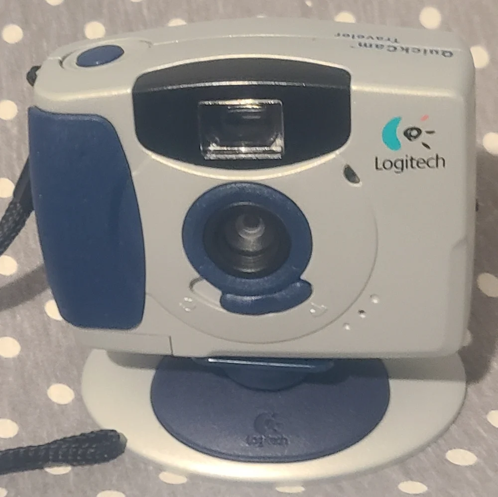 Logitech QuickCam Traveler Digital And Internet Camera W/StandVintage *WORKING*